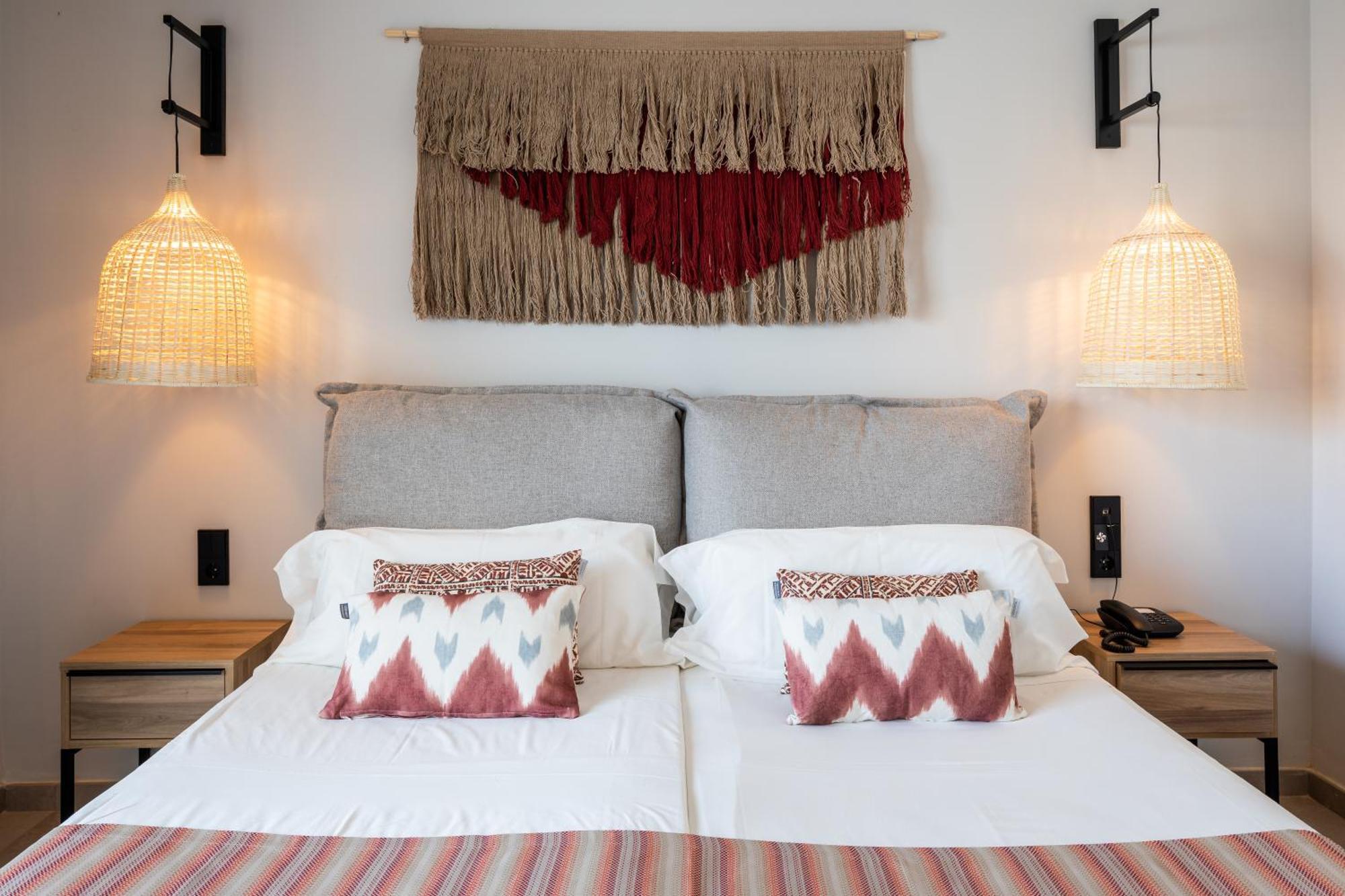 Aparthotel Casita Blanca - Adults Only Сан-Антонио-Абад Экстерьер фото