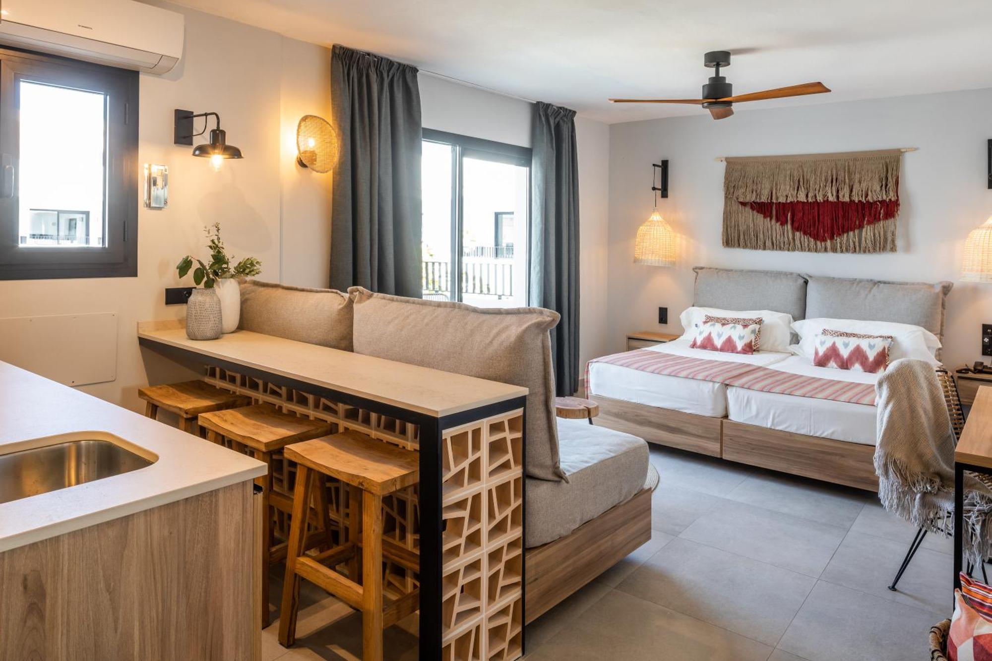 Aparthotel Casita Blanca - Adults Only Сан-Антонио-Абад Экстерьер фото