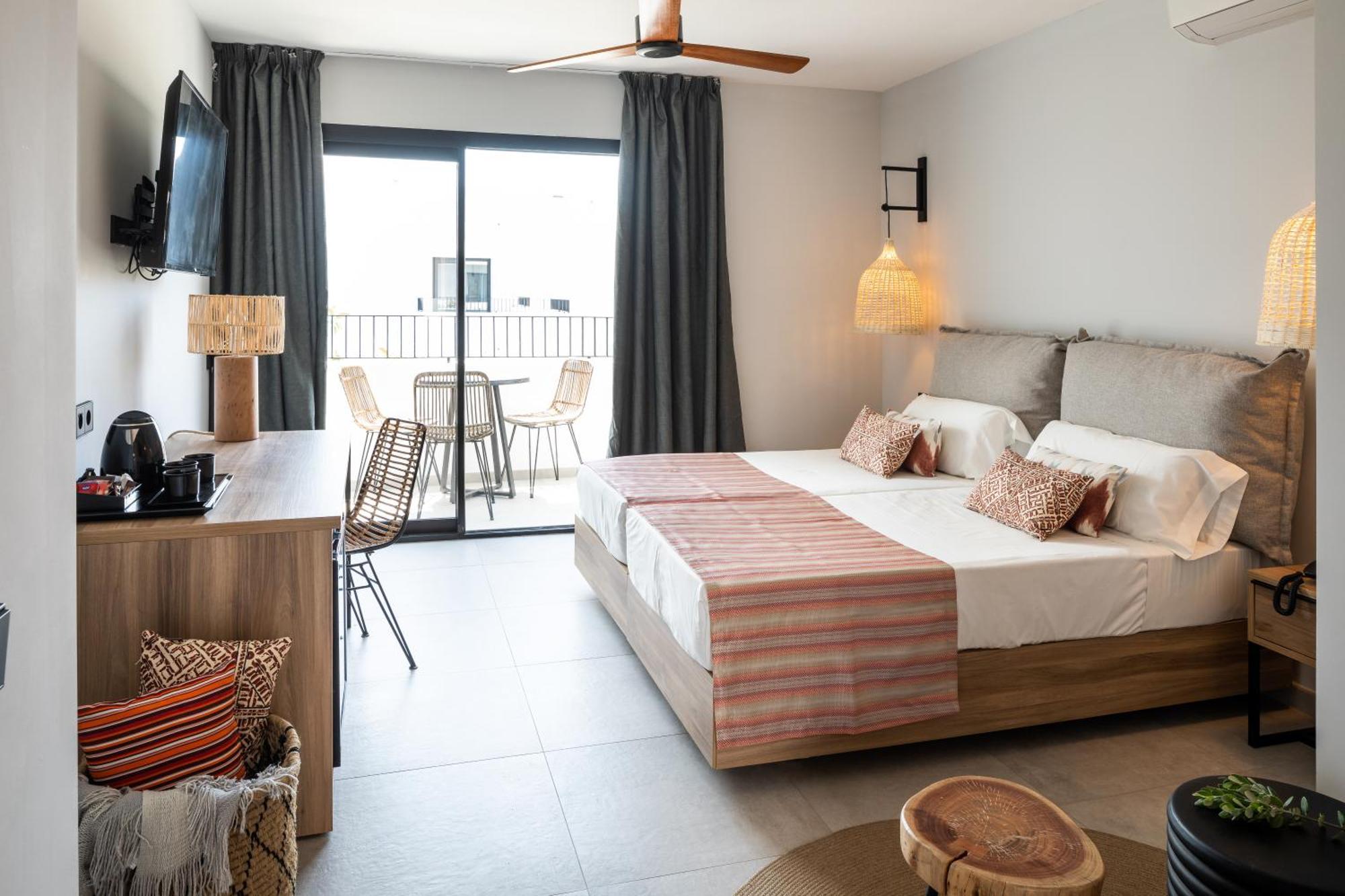 Aparthotel Casita Blanca - Adults Only Сан-Антонио-Абад Экстерьер фото