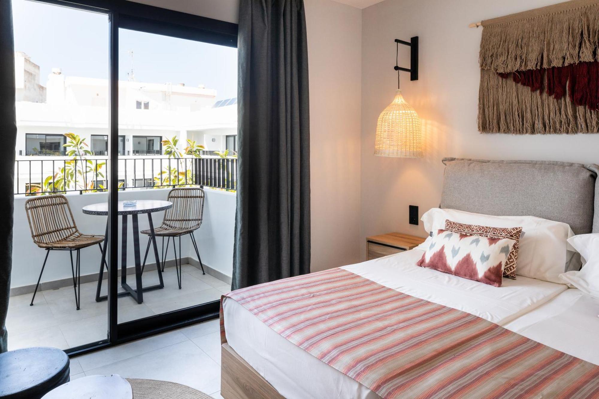 Aparthotel Casita Blanca - Adults Only Сан-Антонио-Абад Экстерьер фото